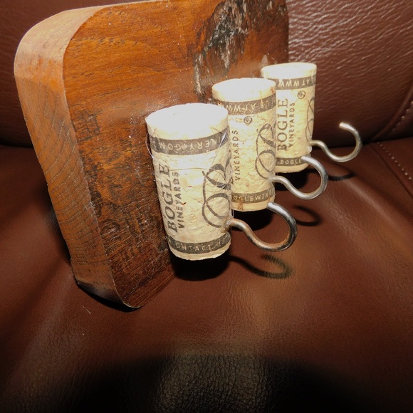 Handmade Wine Cork Key Hanger Rack Necklace Jewelry Holder Solid Wood 3 Hook - Picture 2 of 6